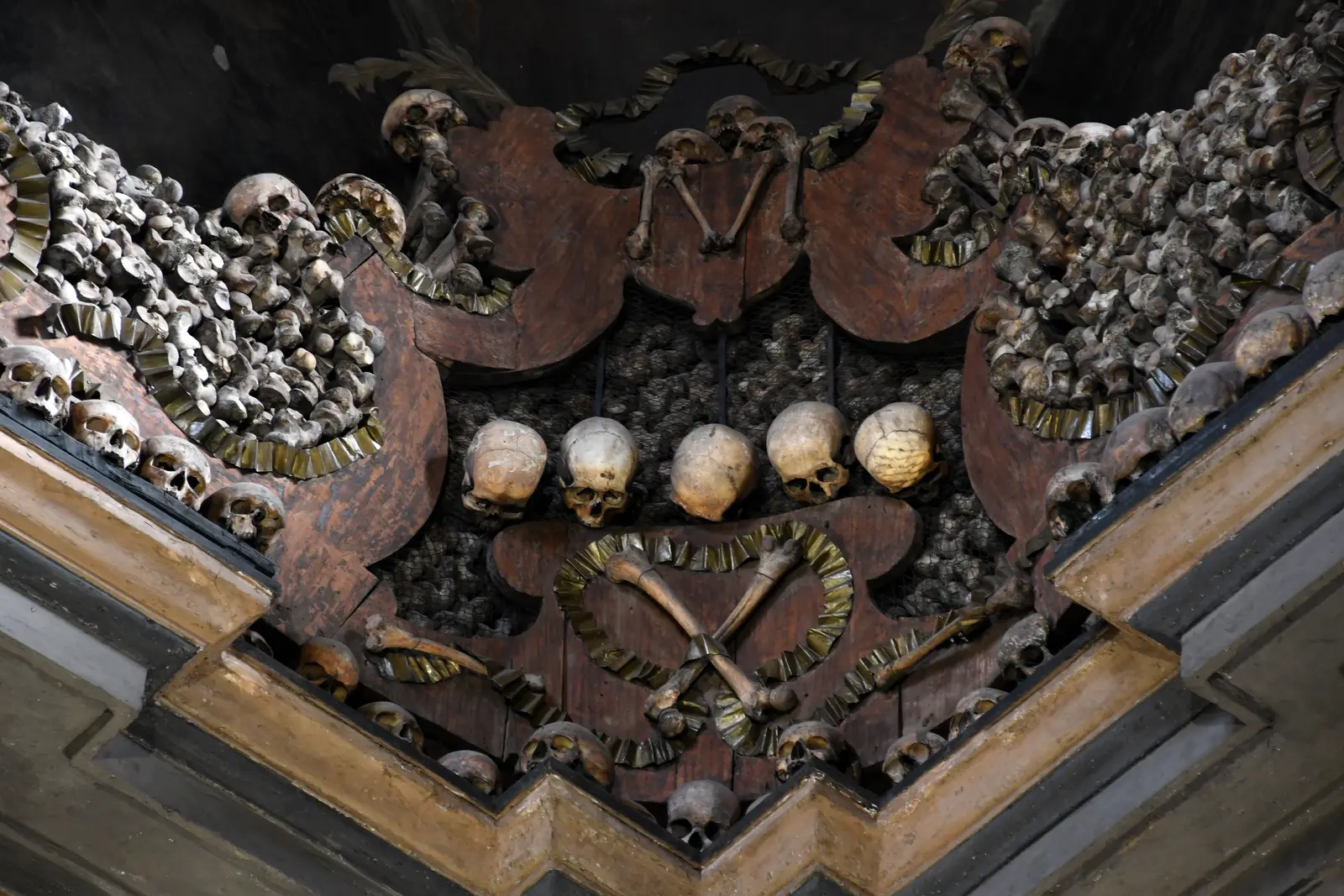 Ossuariet i San Bernardino alle Ossa i Milano